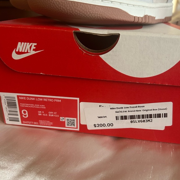 Nike Dunks - Picture 4 of 5